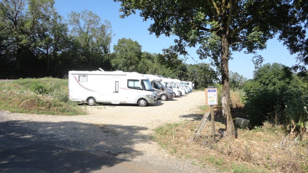 Aire camping-car  Bozouls (12340) - Photo 3